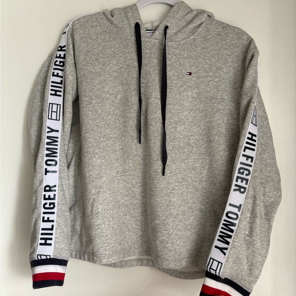 Tommy Hilfiger hoodie with bold logo sleeves